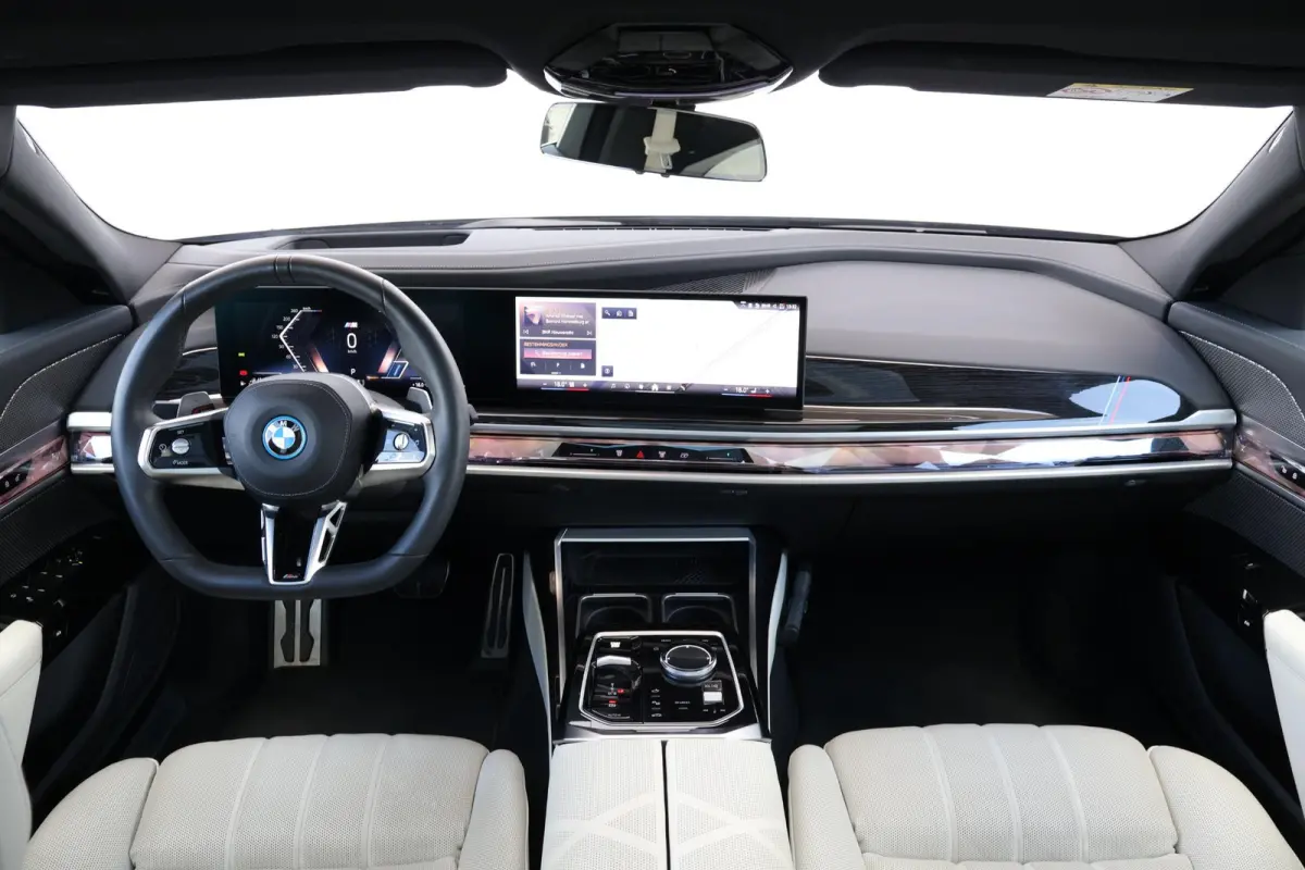 750e xDrive | SoH 100% | M-Sport Pakket | Individual Leder | Driving Assistant Professional | Parking Assistant Professional | Active Steering | Climate Acoustics Pack |