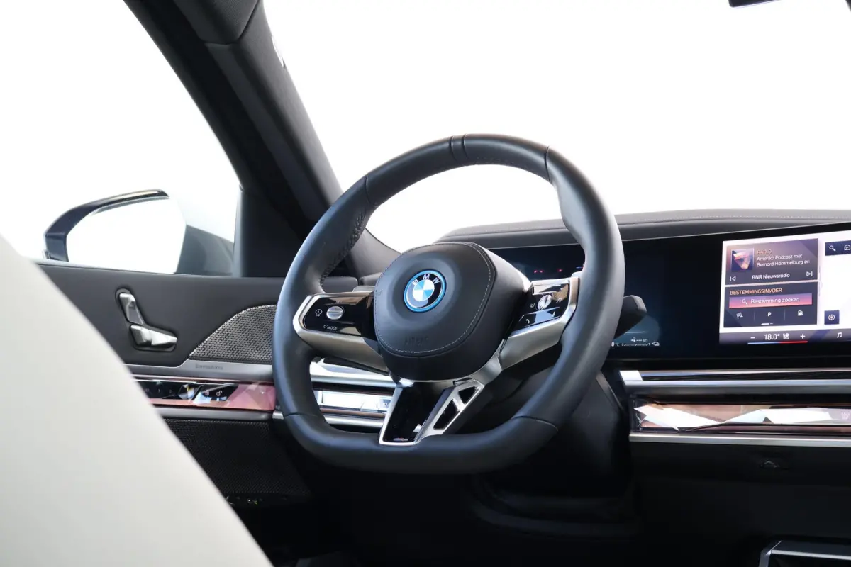 750e xDrive | SoH 100% | M-Sport Pakket | Individual Leder | Driving Assistant Professional | Parking Assistant Professional | Active Steering | Climate Acoustics Pack |