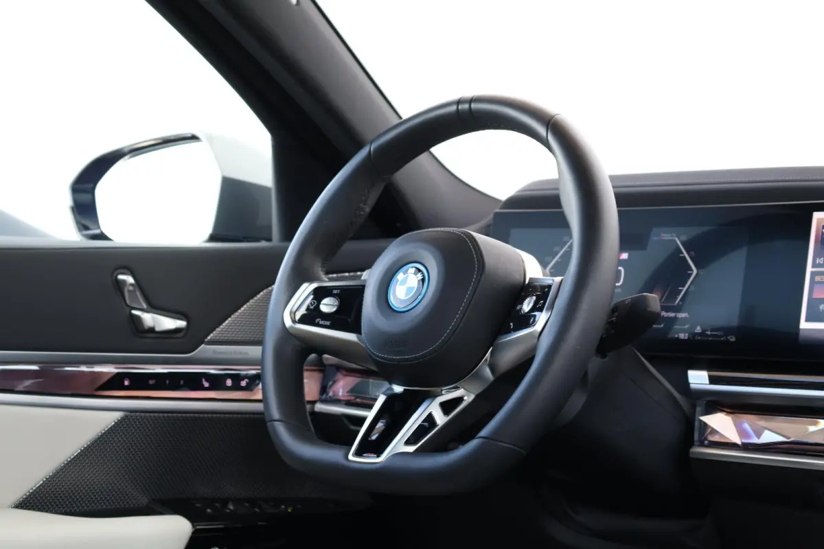 750e xDrive | SoH 100% | M-Sport Pakket | Individual Leder | Driving Assistant Professional | Parking Assistant Professional | Active Steering | Climate Acoustics Pack |