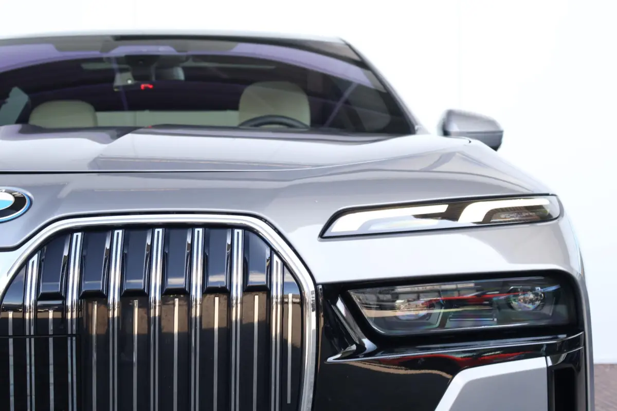 750e xDrive | M-Sport Pakket | Individual Leder | Driving Assistant Professional | Parking Assistant Professional | Active Steering | Climate Acoustics Pack |
