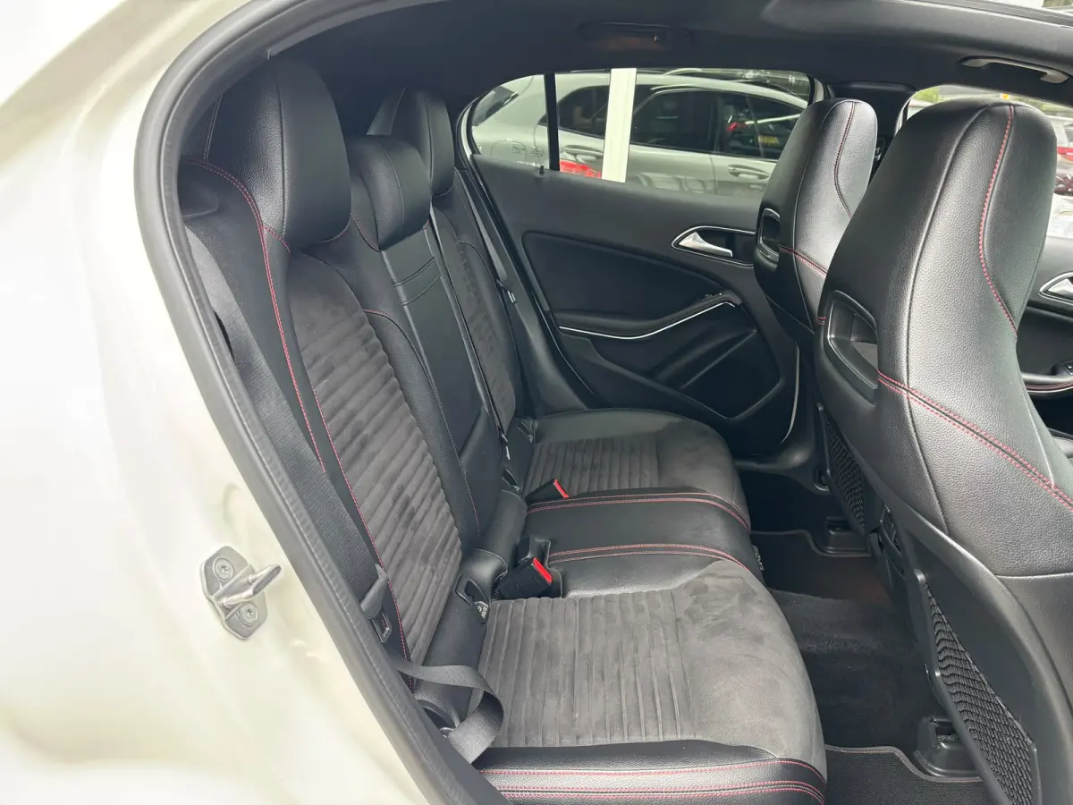 180 Premium | AMG Pakket | Night Pakket | Pano | Achterruitrij Camera | Stoelverwarming