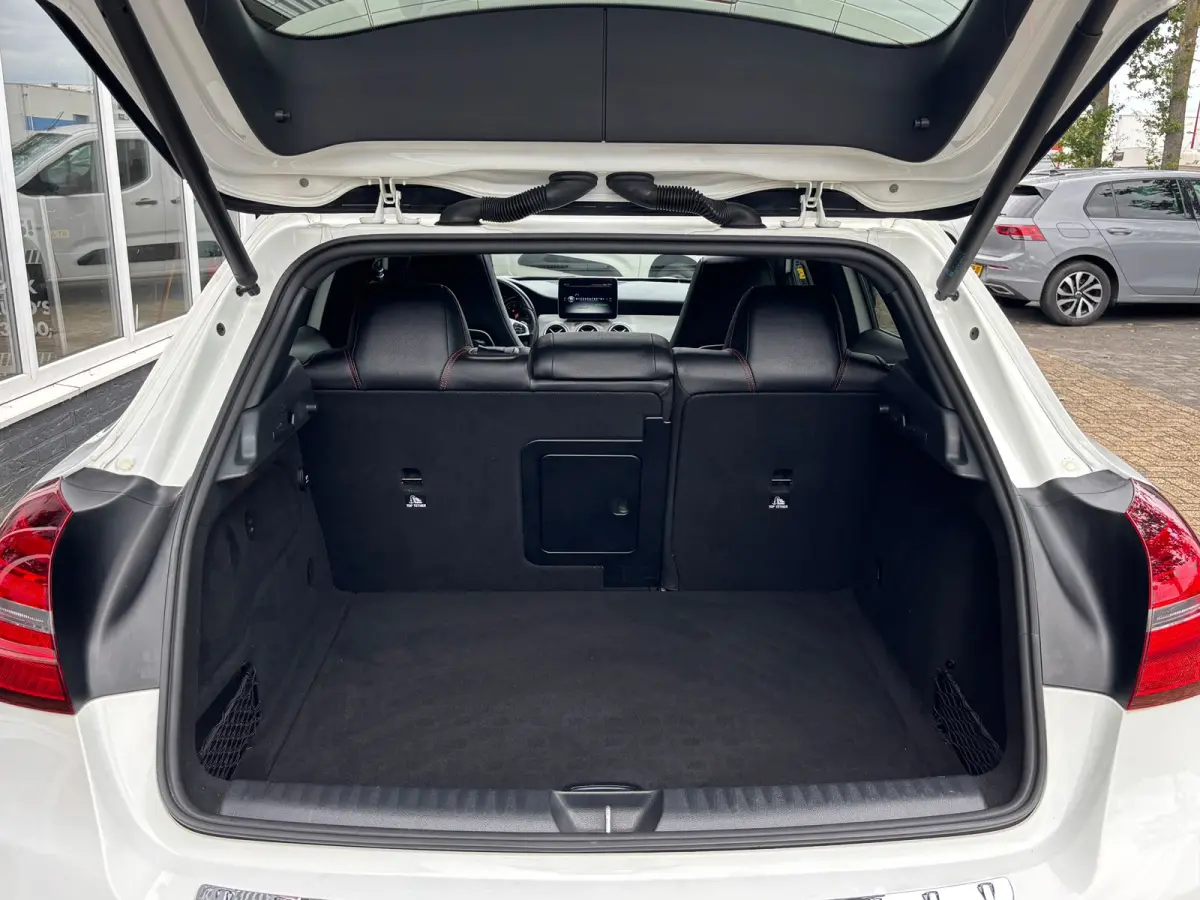 180 Premium | AMG Pakket | Night Pakket | Pano | Achterruitrij Camera | Stoelverwarming