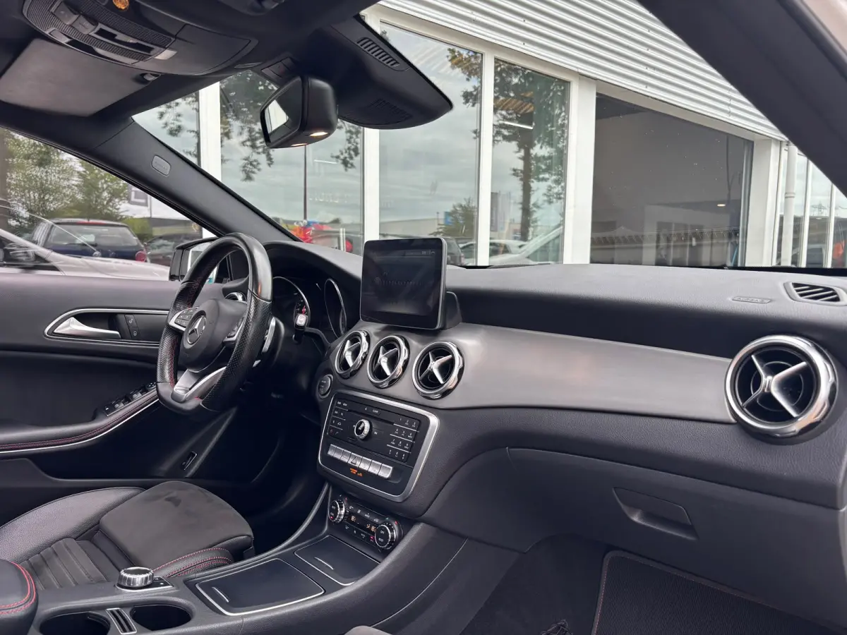 180 Premium | AMG Pakket | Night Pakket | Pano | Achterruitrij Camera | Stoelverwarming