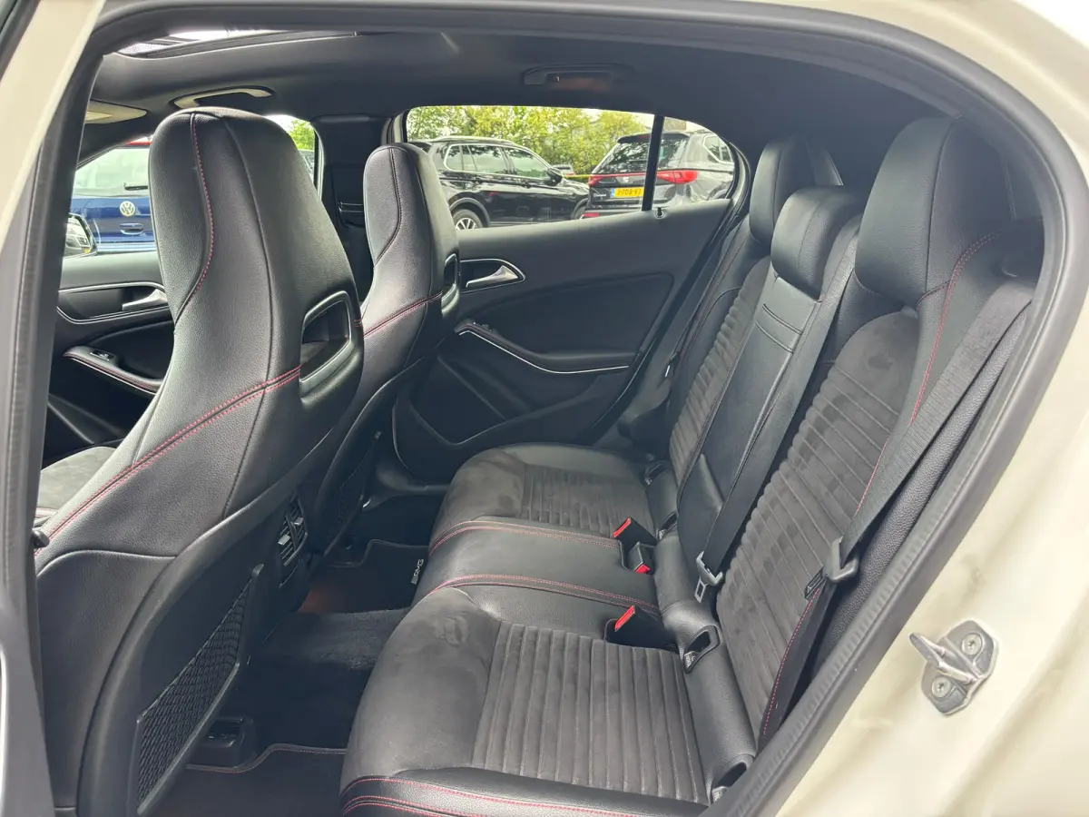 180 Premium | AMG Pakket | Night Pakket | Pano | Achterruitrij Camera | Stoelverwarming