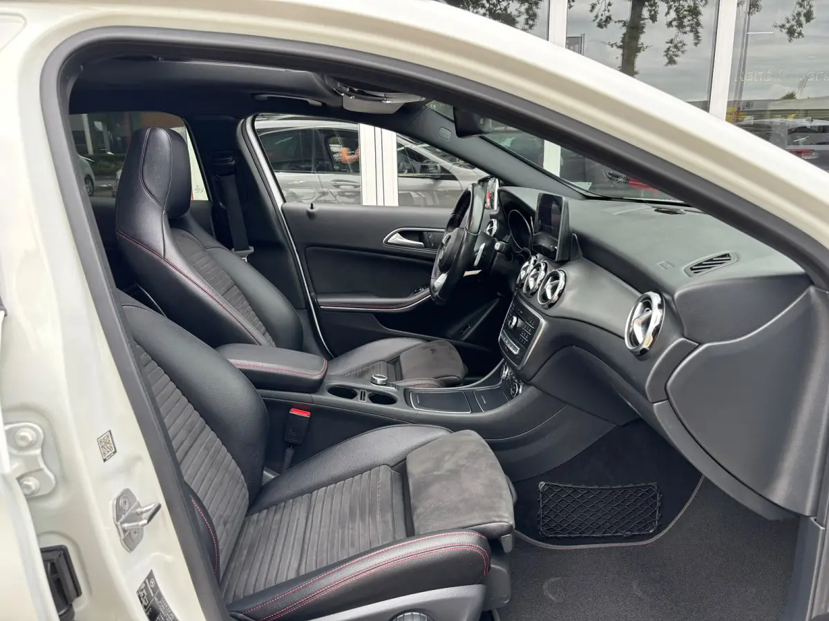 180 Premium | AMG Pakket | Night Pakket | Pano | Achterruitrij Camera | Stoelverwarming