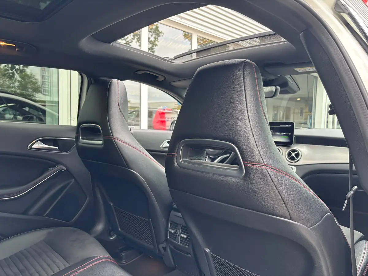 180 Premium | AMG Pakket | Night Pakket | Pano | Achterruitrij Camera | Stoelverwarming