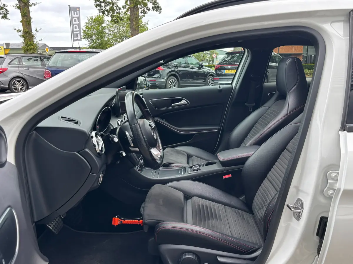 180 Premium | AMG Pakket | Night Pakket | Pano | Achterruitrij Camera | Stoelverwarming