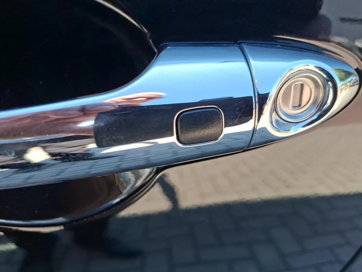 1.0 DPi DynamicPlusLine | Lichtmetalen Velgen | Key Less Entry | Privacy Glass | Achteruitrijcamera | Climate Control