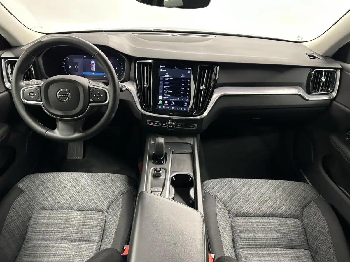 2.0 B3 Essential TREKHAAK CRUISE CARPLAY NAVI LM ECC.