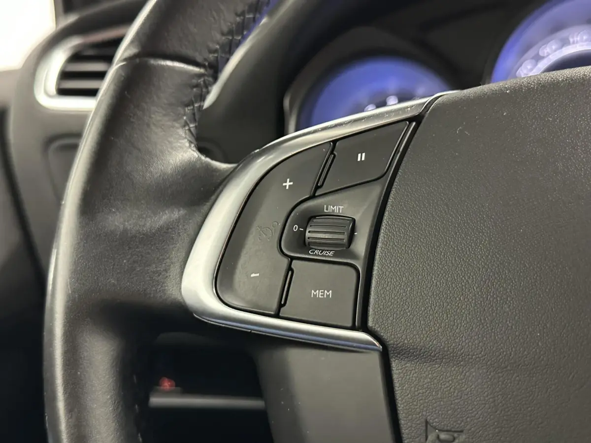 1.2 PureTech Feel Collection CARPLAY TREKHAAK CRUISE ECC LM.