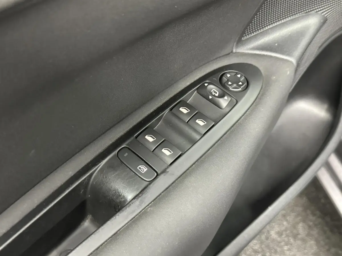 1.2 PureTech Feel Collection CARPLAY TREKHAAK CRUISE ECC LM.