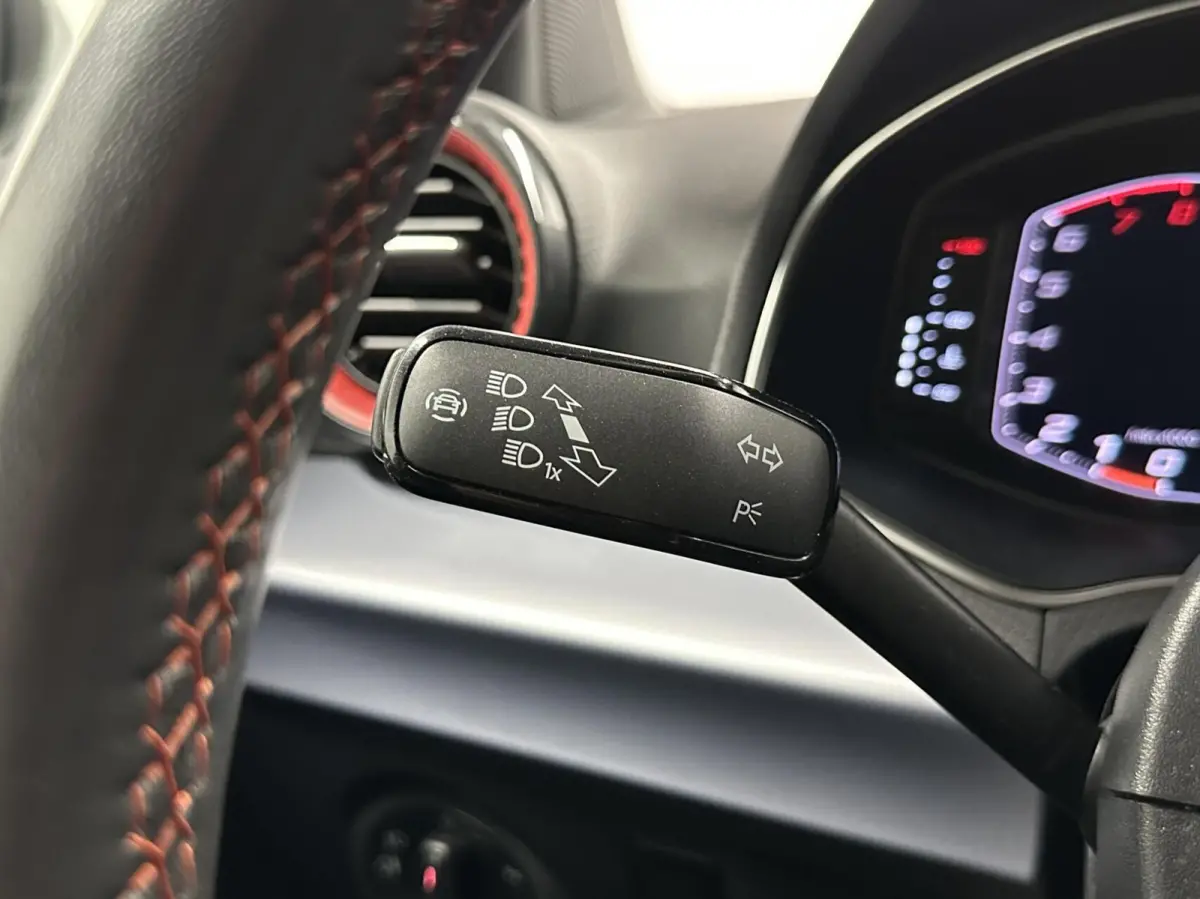 1.0 TSI FR Business Intense CAMERA VIRTUAL CARPLAY NAVI ECC CRUISE.