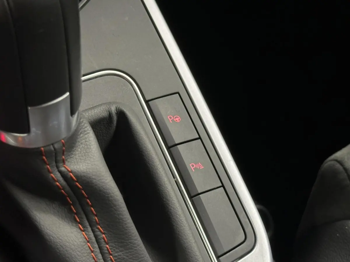 1.0 TSI FR Business Intense CAMERA VIRTUAL CARPLAY NAVI ECC CRUISE.
