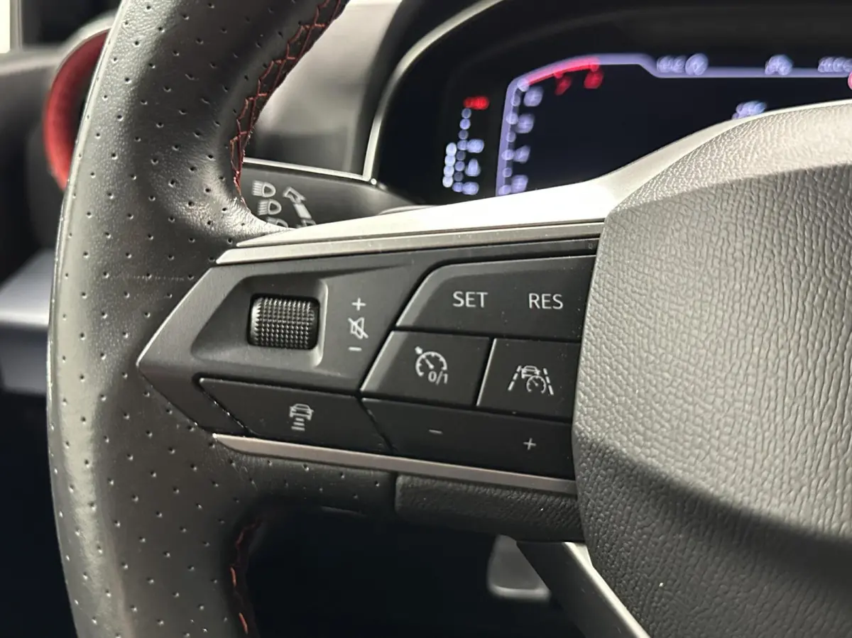 1.0 TSI FR Business Intense CAMERA VIRTUAL CARPLAY NAVI ECC CRUISE.