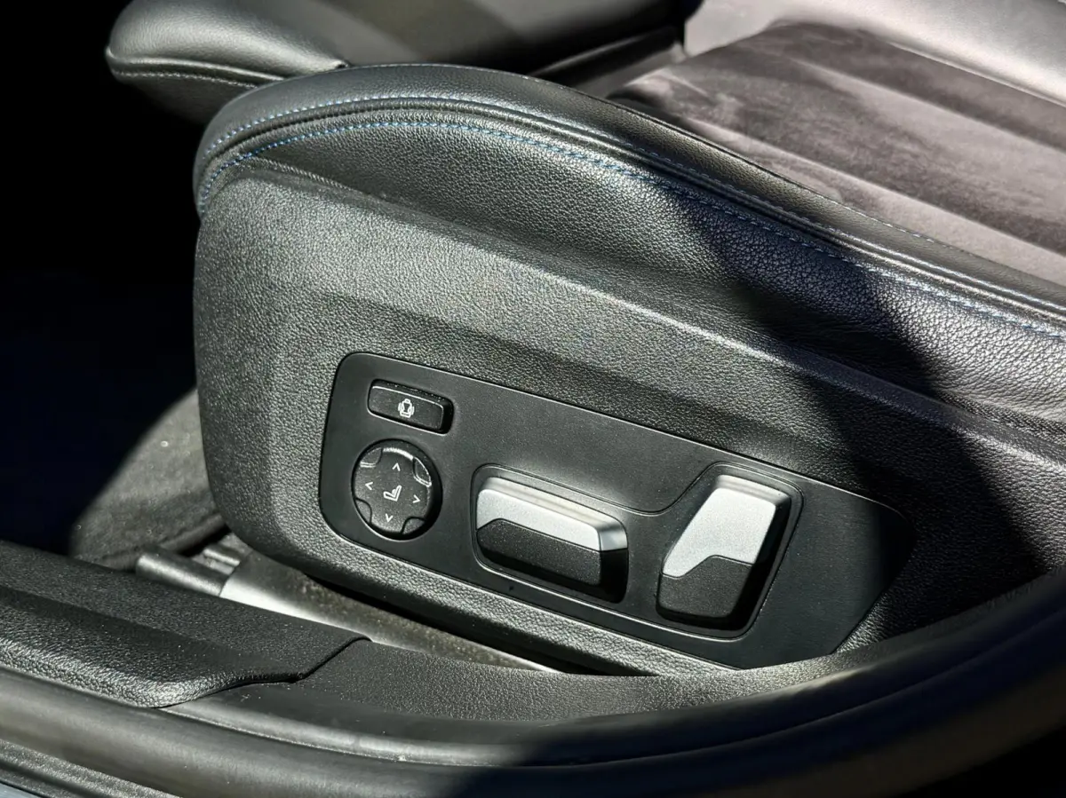 330e xDrive M sport |Pano|HUD|Memory|360
