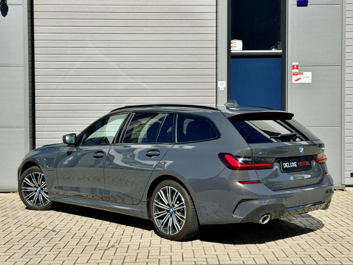 330e xDrive M sport |Pano|HUD|Memory|360