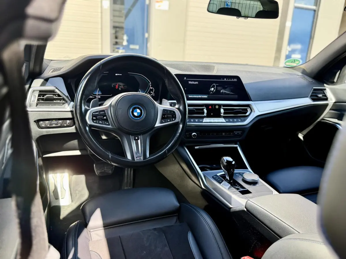 330e xDrive M sport |Pano|HUD|Memory|360