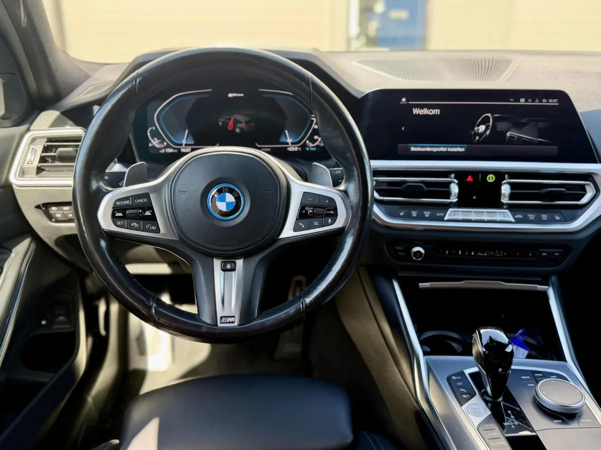 330e xDrive M sport |Pano|HUD|Memory|360