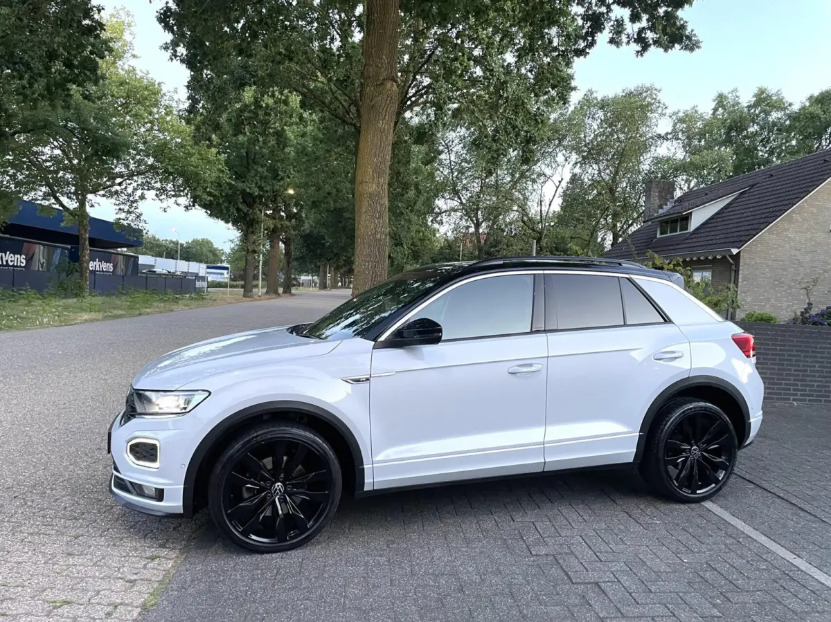 1.5 TSI R-Line/ Cam/ Keyless/ CarPlay/ 19''LMV/ Trekhaak