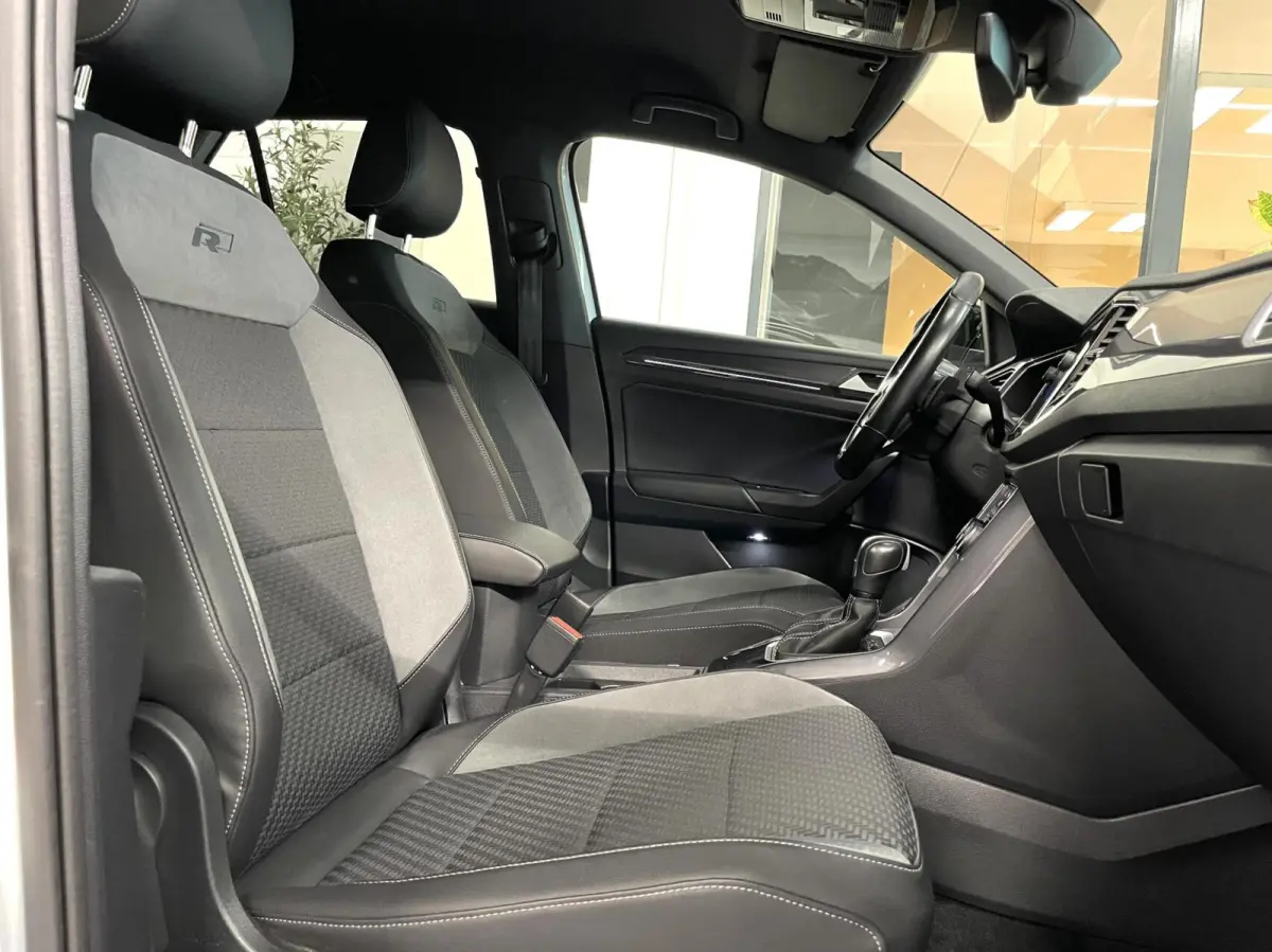 1.5 TSI R-Line/ Cam/ Keyless/ CarPlay/ 19''LMV/ Trekhaak
