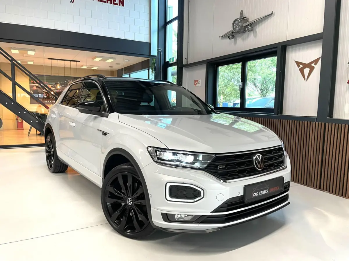 1.5 TSI R-Line/ Cam/ Keyless/ CarPlay/ 19''LMV/ Trekhaak