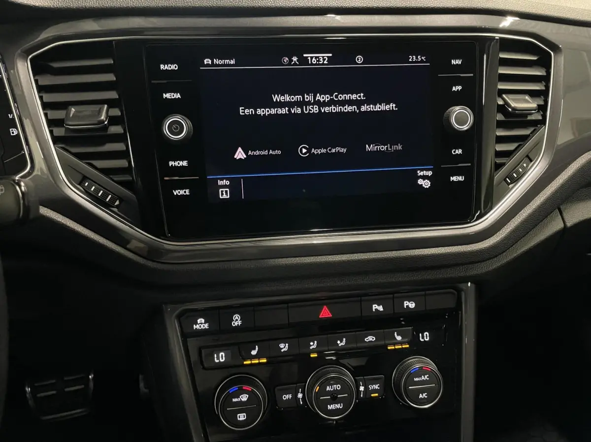1.5 TSI R-Line/ Cam/ Keyless/ CarPlay/ 19''LMV/ Trekhaak