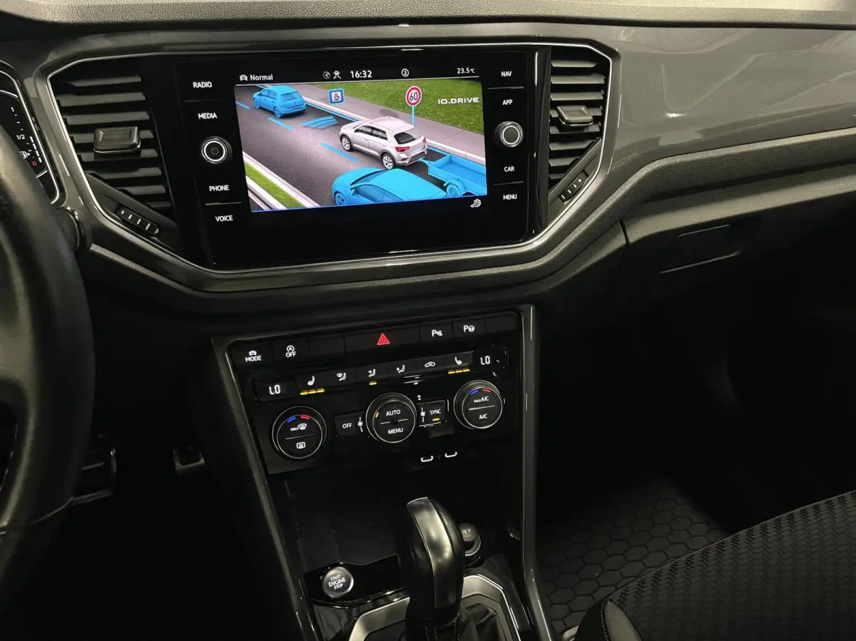 1.5 TSI R-Line/ Cam/ Keyless/ CarPlay/ 19''LMV/ Trekhaak