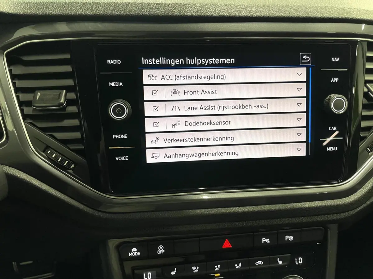 1.5 TSI R-Line/ Cam/ Keyless/ CarPlay/ 19''LMV/ Trekhaak