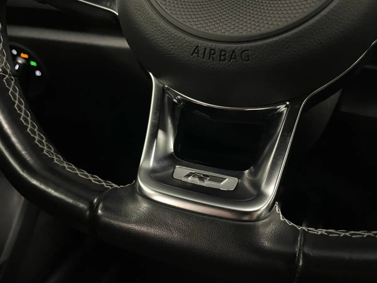 1.5 TSI R-Line/ Cam/ Keyless/ CarPlay/ 19''LMV/ Trekhaak