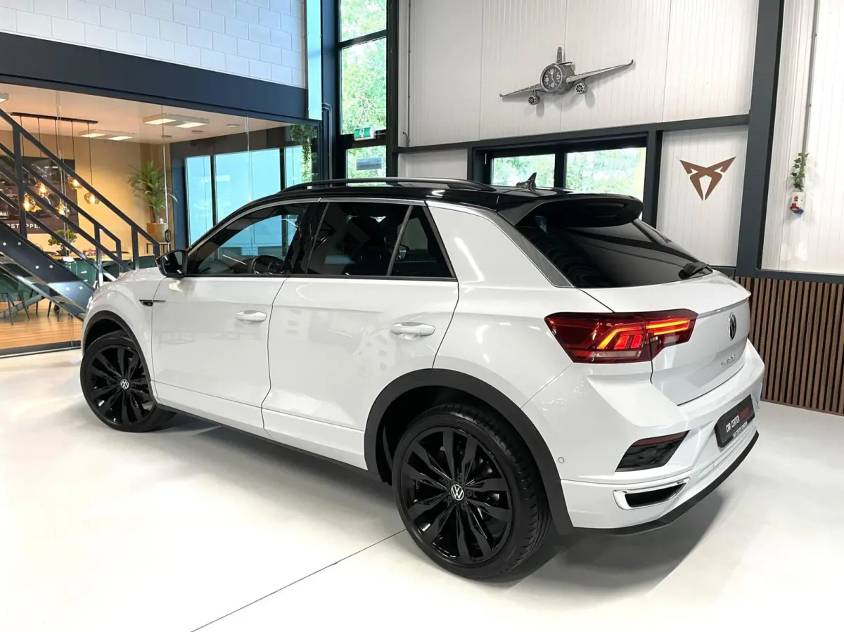 1.5 TSI R-Line/ Cam/ Keyless/ CarPlay/ 19''LMV/ Trekhaak