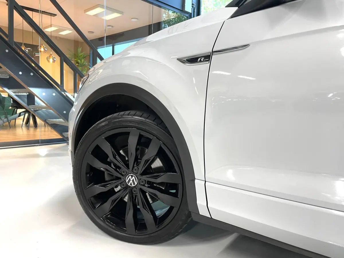 1.5 TSI R-Line/ Cam/ Keyless/ CarPlay/ 19''LMV/ Trekhaak