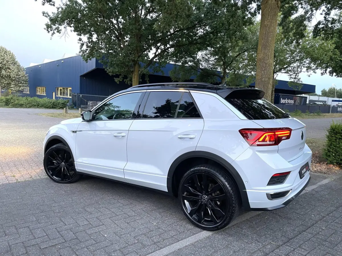 1.5 TSI R-Line/ Cam/ Keyless/ CarPlay/ 19''LMV/ Trekhaak