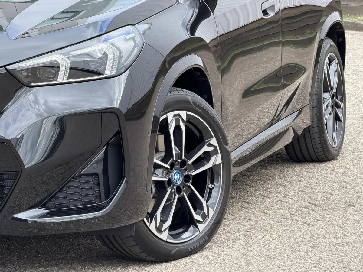 xDrive30 Launch Edition 67 kWh | Pano-Dak/19"/Adapt.Cruise/3D Camera/HUD/Massage/Comfort Access