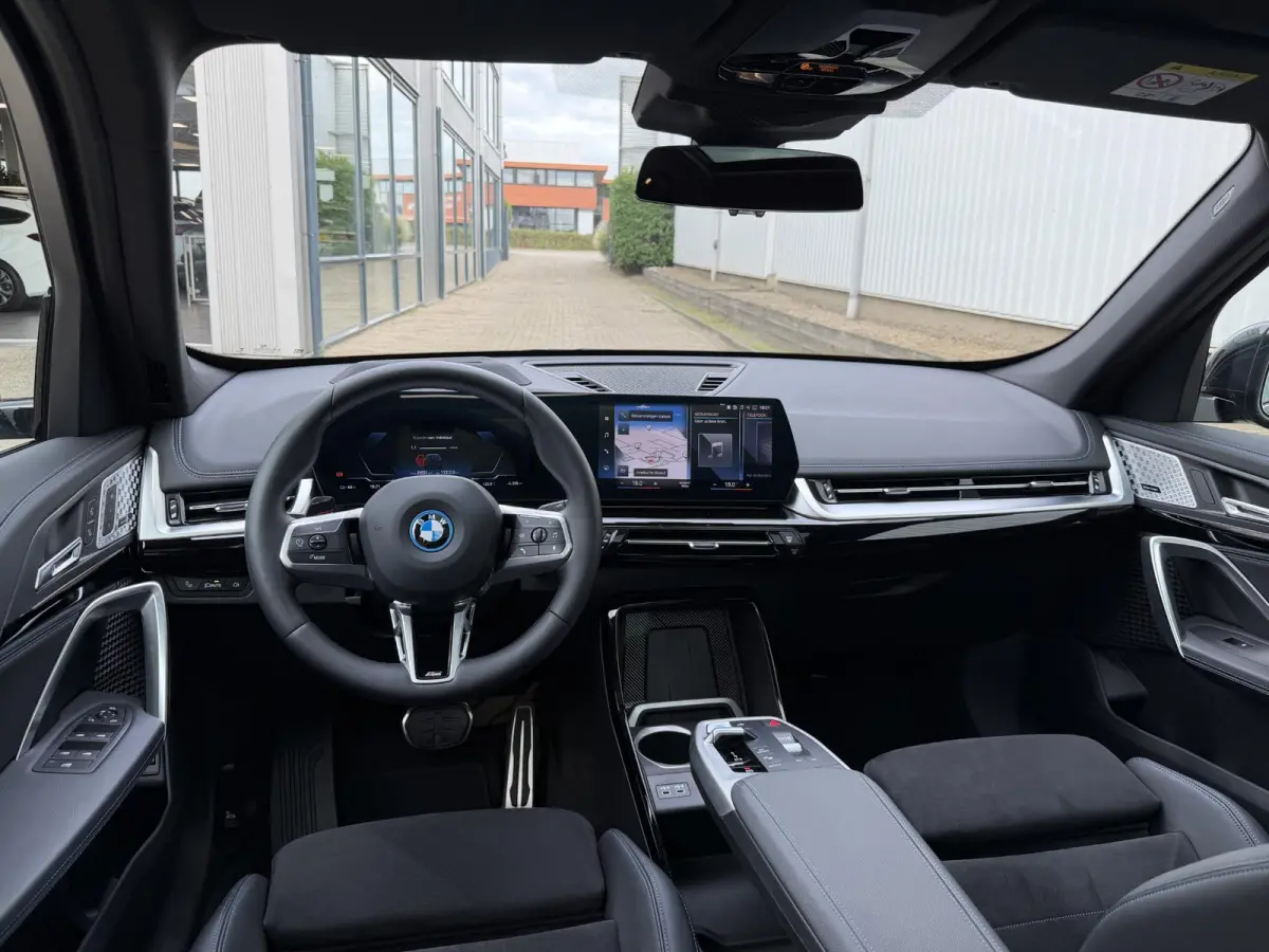 xDrive30 Launch Edition 67 kWh | Pano-Dak/19"/Adapt.Cruise/3D Camera/HUD/Massage/Comfort Access