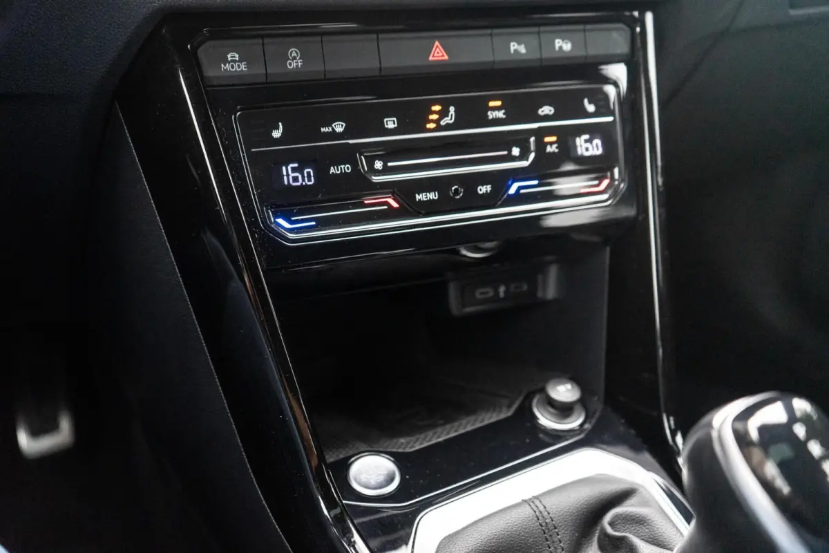 1.5 TSI R-Line Pano / Memory / Beats