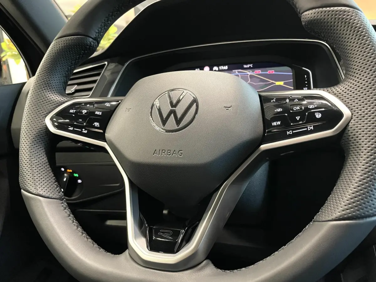 1.5 TSI R-Line Black Style/ Cam/ Pano/ IQ LED/ Standkachel