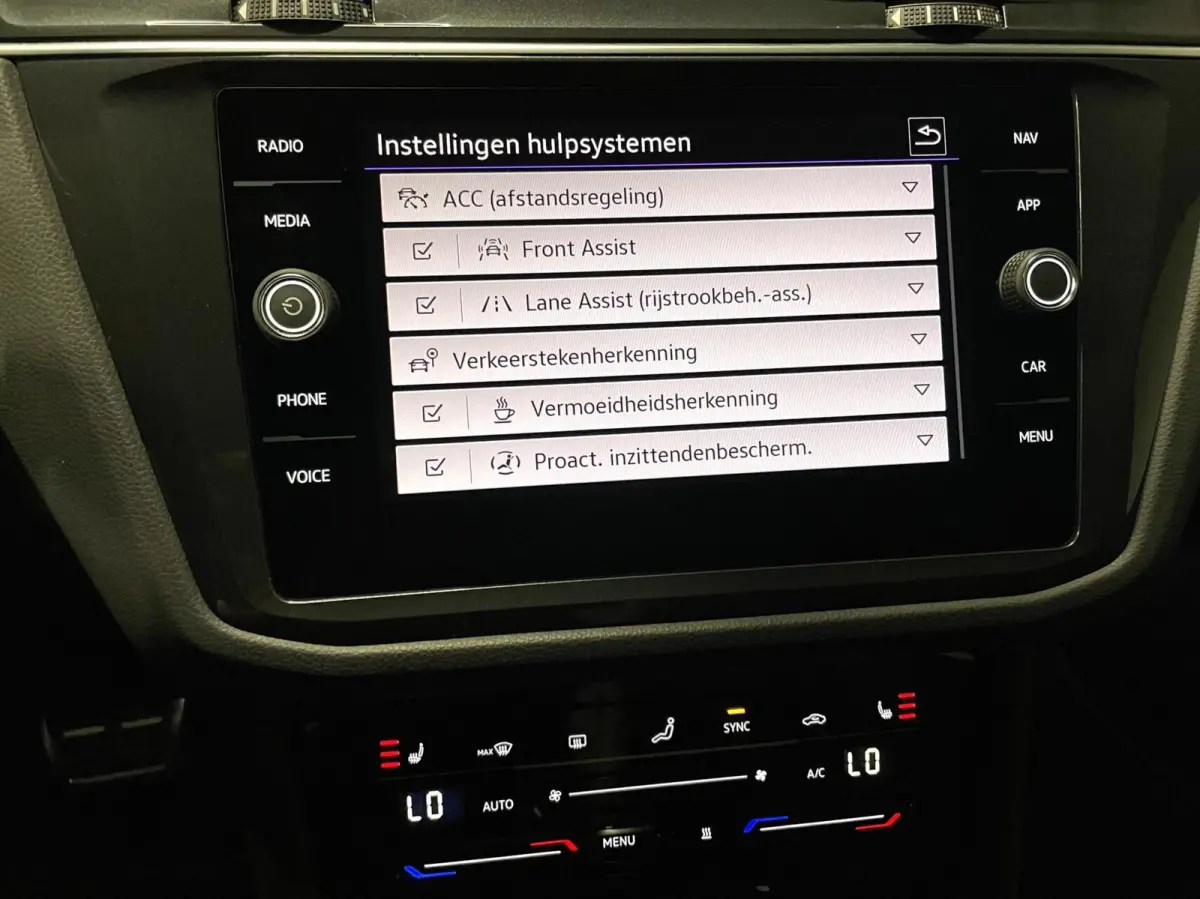 1.5 TSI R-Line Black Style/ Cam/ Pano/ IQ LED/ Standkachel