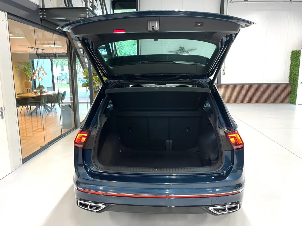 1.5 TSI R-Line/ Cam/ IQ LED/ CarPlay/ Trekhaak/ 19"LMV