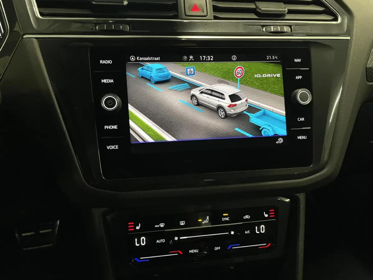 1.5 TSI R-Line/ Cam/ IQ LED/ CarPlay/ Trekhaak/ 19"LMV