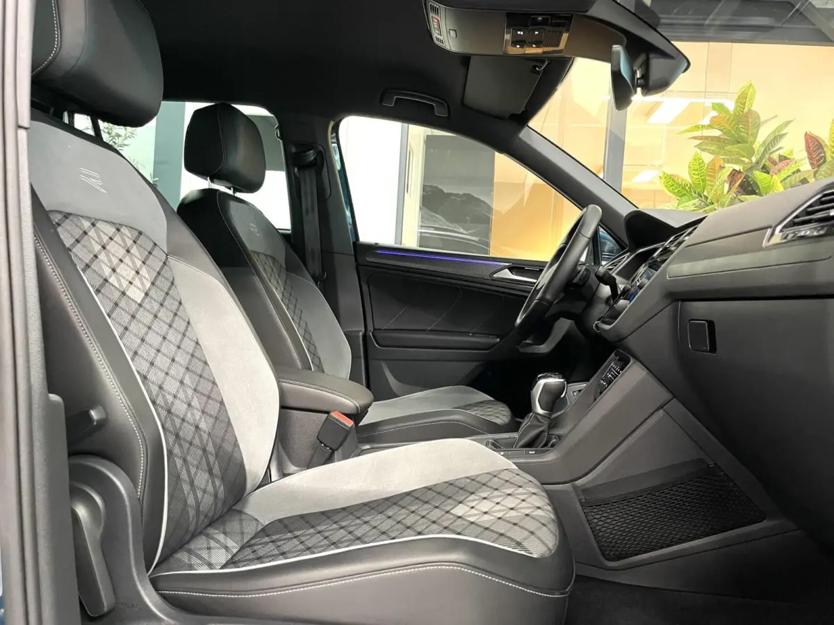 1.5 TSI R-Line/ Cam/ IQ LED/ CarPlay/ Trekhaak/ 19"LMV