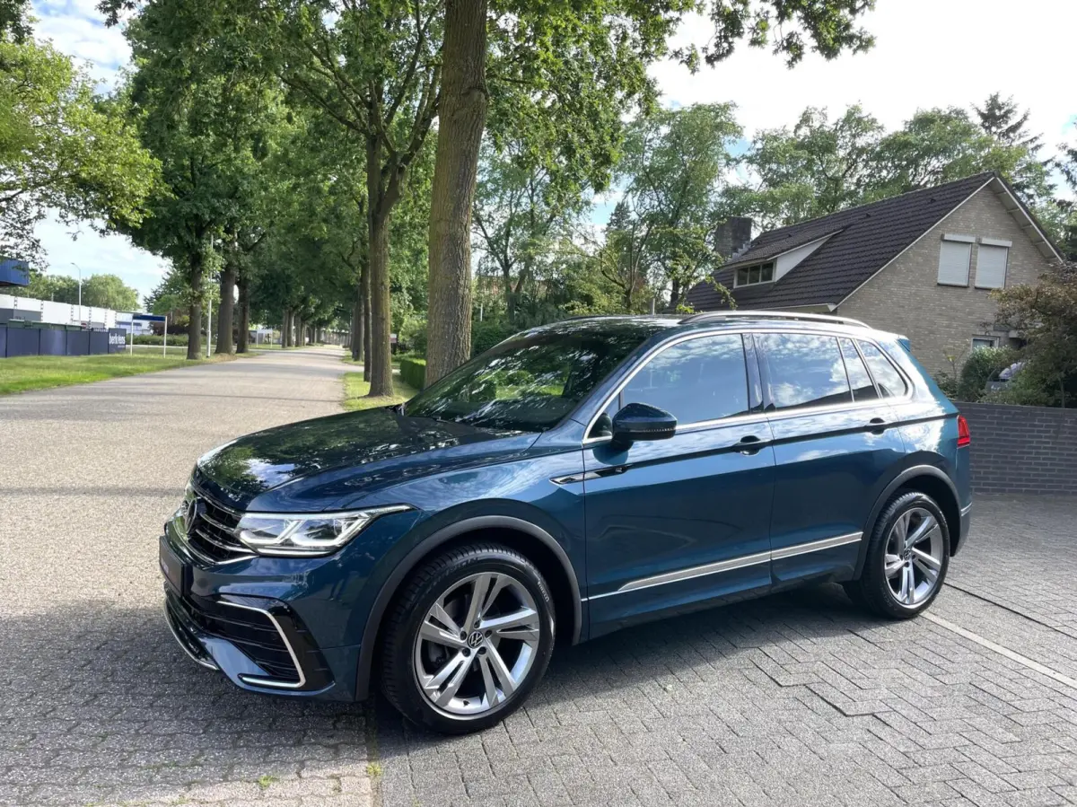 1.5 TSI R-Line/ Cam/ IQ LED/ CarPlay/ Trekhaak/ 19"LMV