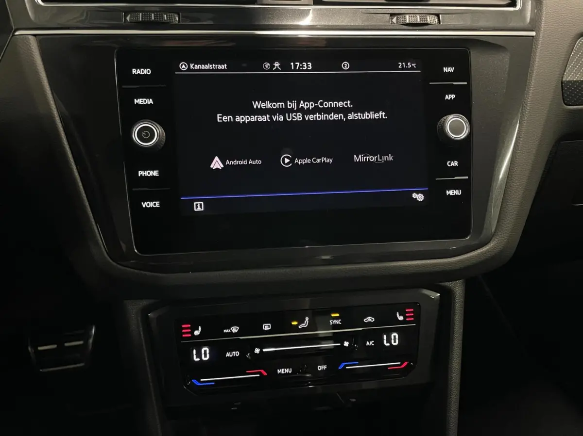 1.5 TSI R-Line/ Cam/ IQ LED/ CarPlay/ Trekhaak/ 19"LMV