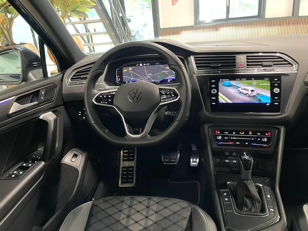 1.5 TSI R-Line/ Cam/ IQ LED/ CarPlay/ Trekhaak/ 19"LMV