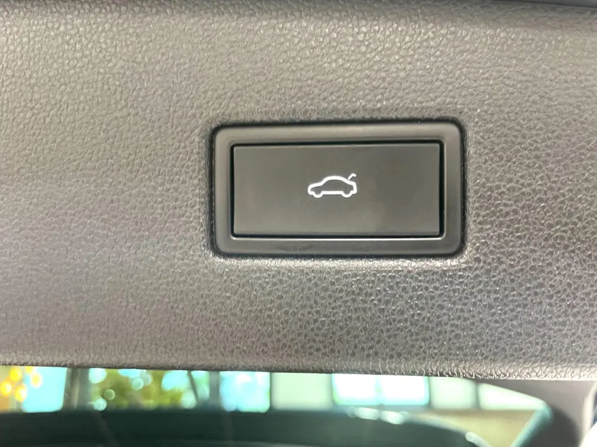 1.5 TSI R-Line/ Cam/ IQ LED/ CarPlay/ Trekhaak/ 19"LMV
