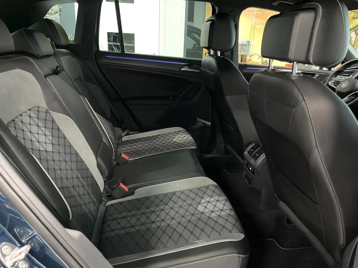 1.5 TSI R-Line/ Cam/ IQ LED/ CarPlay/ Trekhaak/ 19"LMV