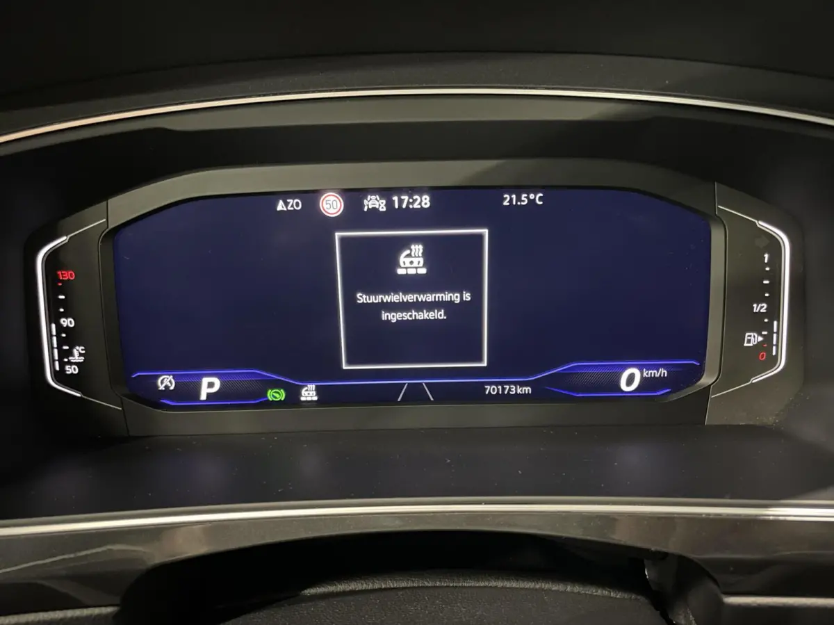 1.5 TSI R-Line/ Cam/ IQ LED/ CarPlay/ Trekhaak/ 19"LMV