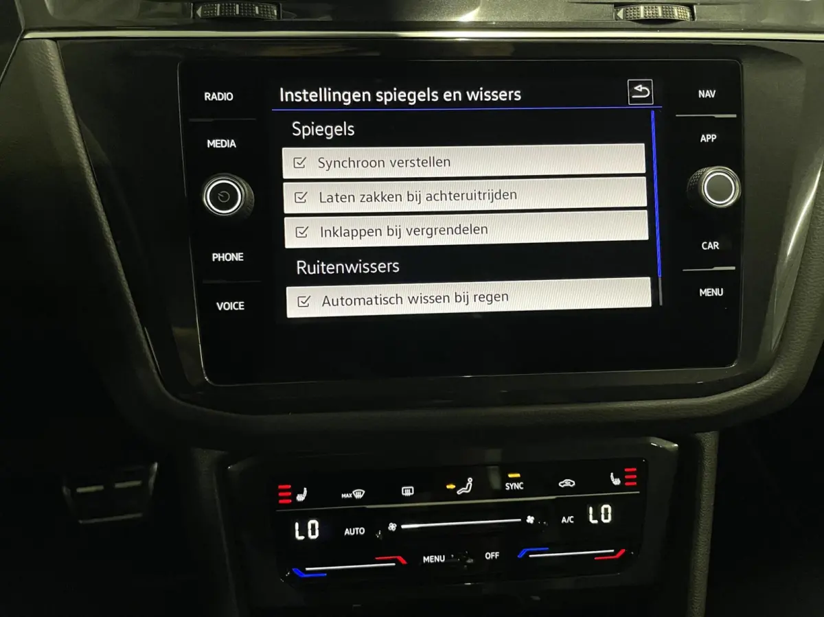 1.5 TSI R-Line/ Cam/ IQ LED/ CarPlay/ Trekhaak/ 19"LMV