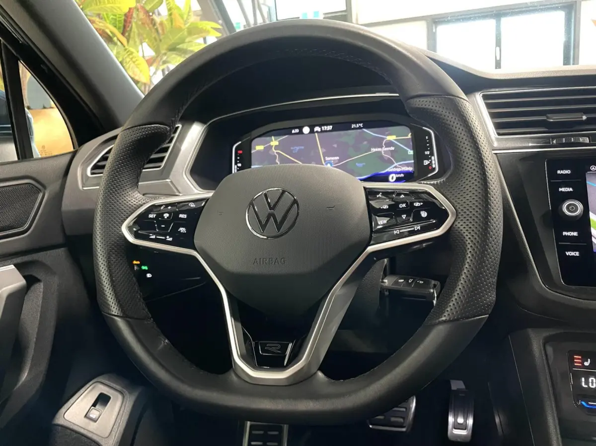 1.5 TSI R-Line/ Cam/ IQ LED/ CarPlay/ Trekhaak/ 19"LMV