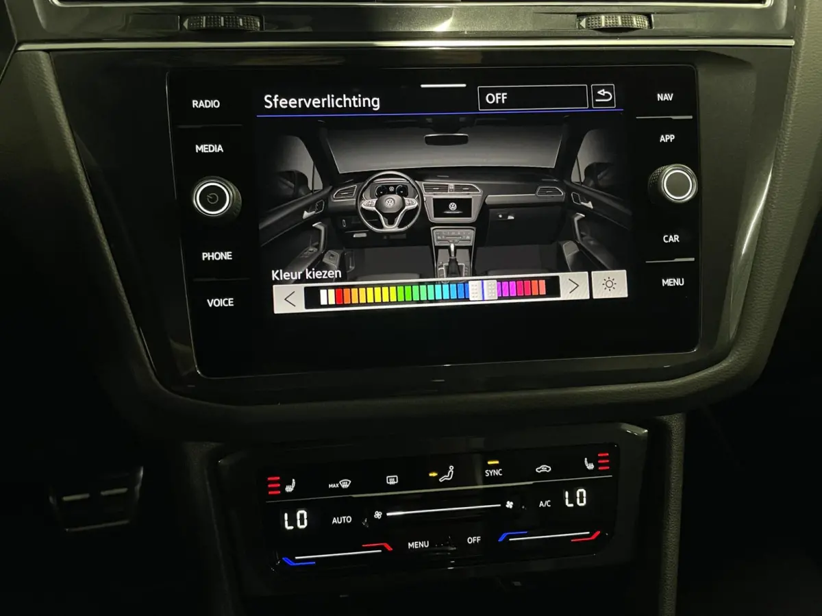 1.5 TSI R-Line/ Cam/ IQ LED/ CarPlay/ Trekhaak/ 19"LMV