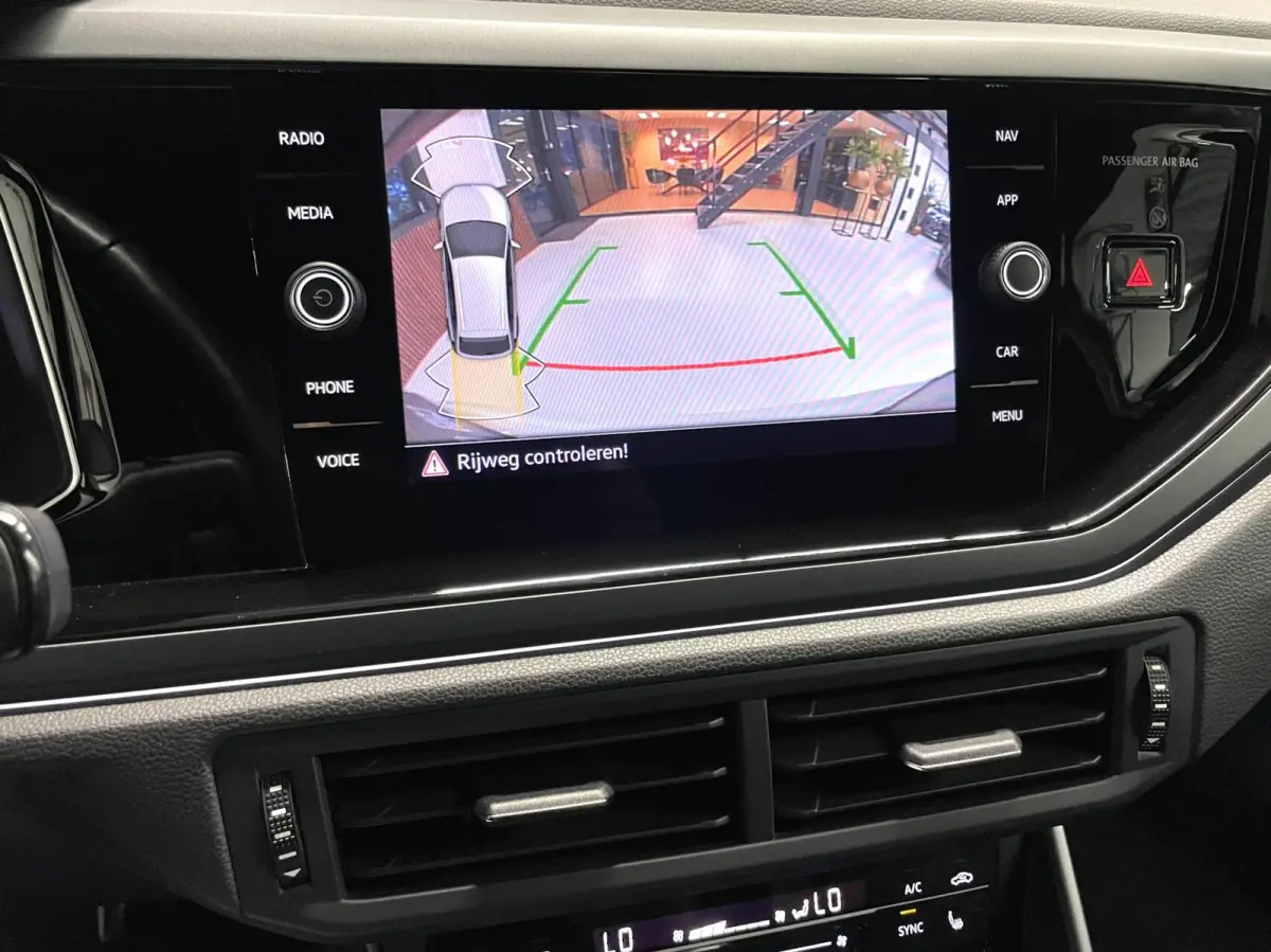 1.0 TSI R-Line Black Style/ Cam/ Keyless/ IQ LED/ 18''LMV/ CarPlay
